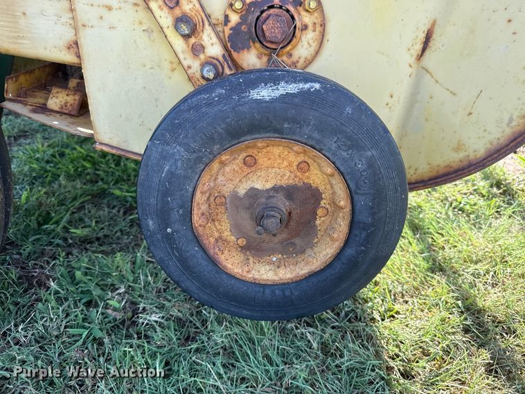 image for item ET6436 John Deere 346 small square baler