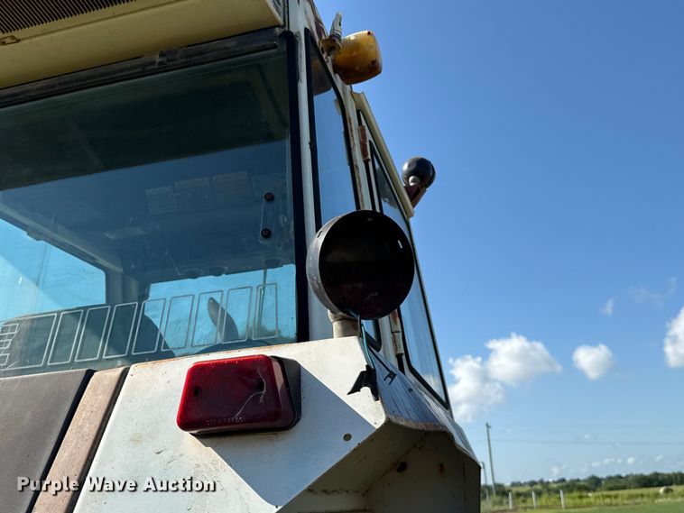 image for item ET6437 1979 Case 2390 tractor