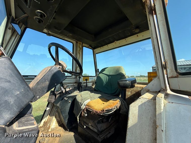 image for item ET6437 1979 Case 2390 tractor