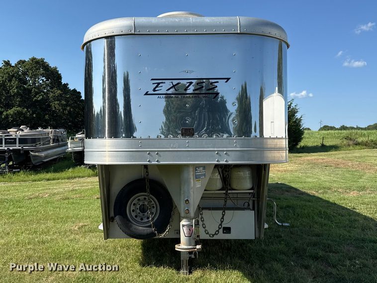image for item ET6467 2002 Exxiss GNH-726 livestock trailer