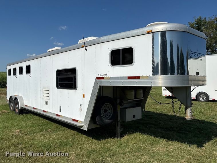 image for item ET6467 2002 Exxiss GNH-726 livestock trailer