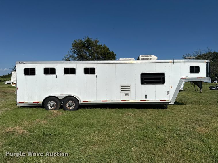 image for item ET6467 2002 Exxiss GNH-726 livestock trailer