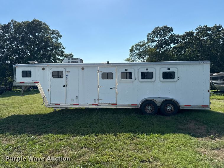 image for item ET6467 2002 Exxiss GNH-726 livestock trailer