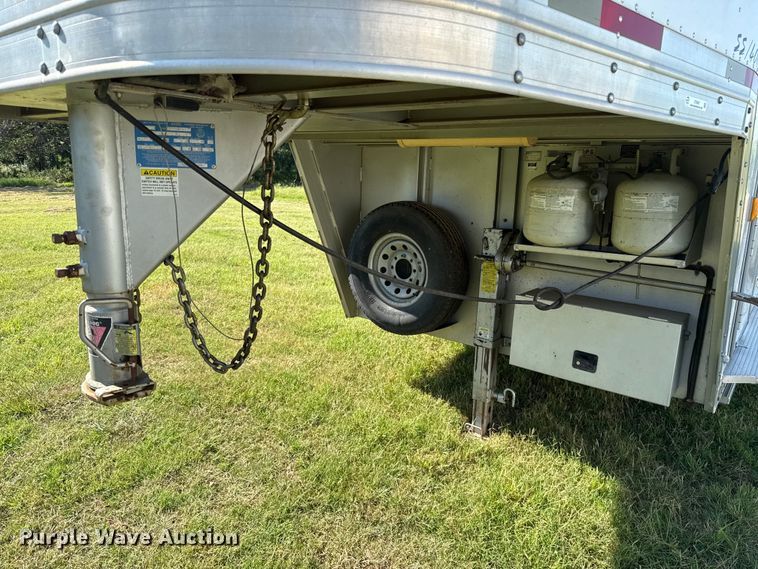 image for item ET6467 2002 Exxiss GNH-726 livestock trailer