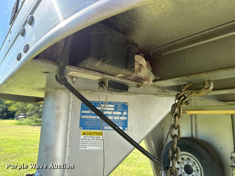 image for item ET6467 2002 Exxiss GNH-726 livestock trailer