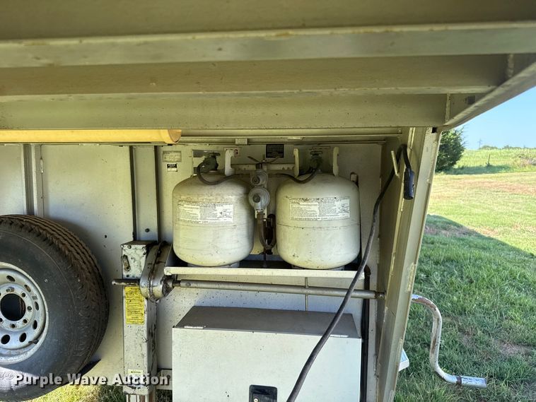 image for item ET6467 2002 Exxiss GNH-726 livestock trailer