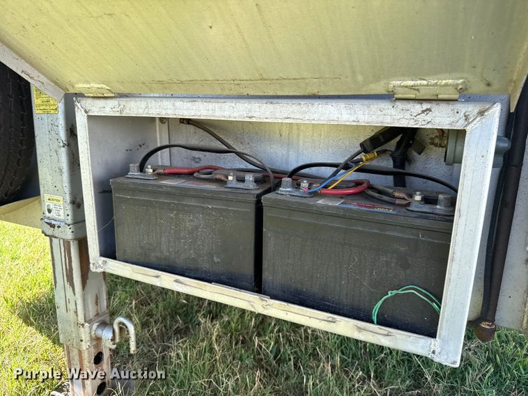 image for item ET6467 2002 Exxiss GNH-726 livestock trailer