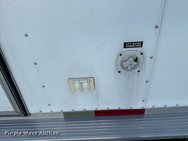 image for item ET6467 2002 Exxiss GNH-726 livestock trailer