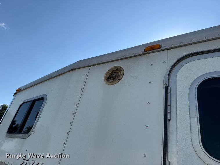 image for item ET6467 2002 Exxiss GNH-726 livestock trailer