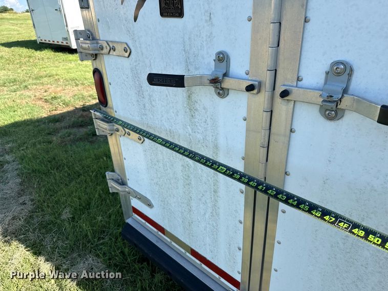image for item ET6467 2002 Exxiss GNH-726 livestock trailer