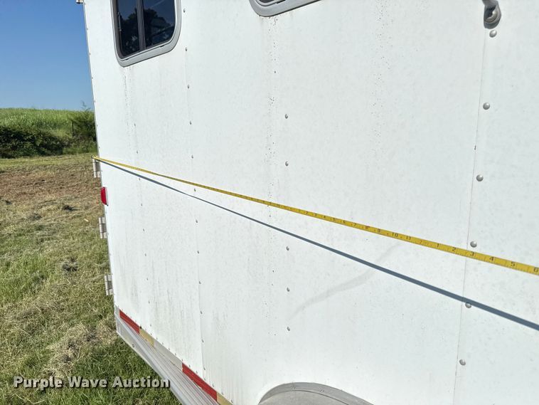 image for item ET6467 2002 Exxiss GNH-726 livestock trailer
