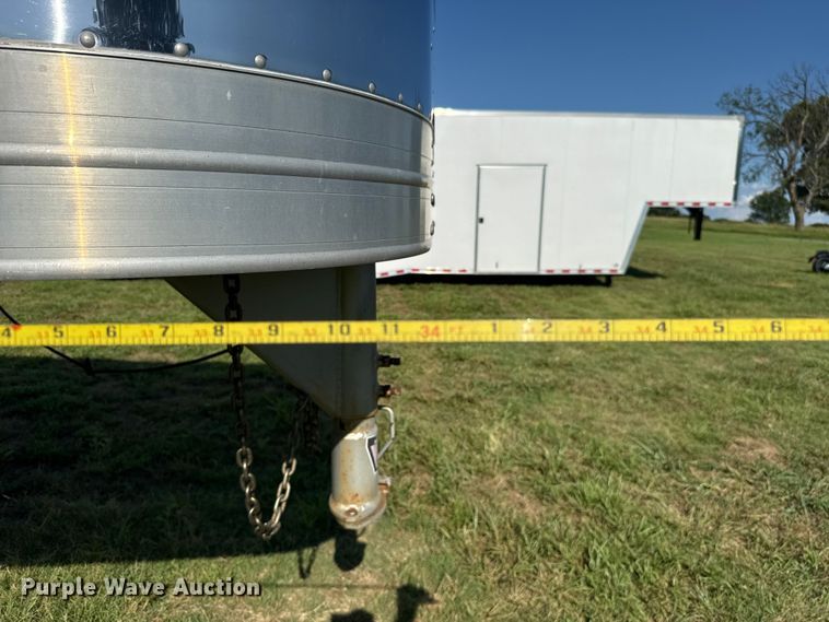 image for item ET6467 2002 Exxiss GNH-726 livestock trailer