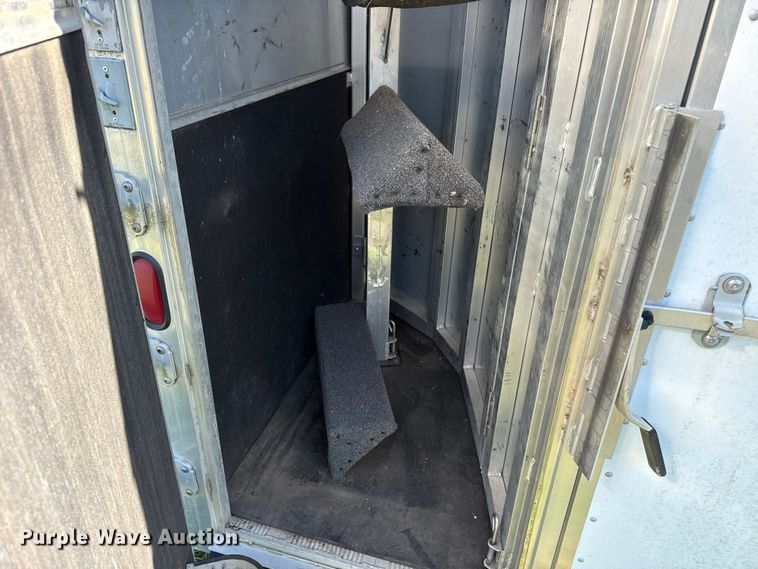 image for item ET6467 2002 Exxiss GNH-726 livestock trailer