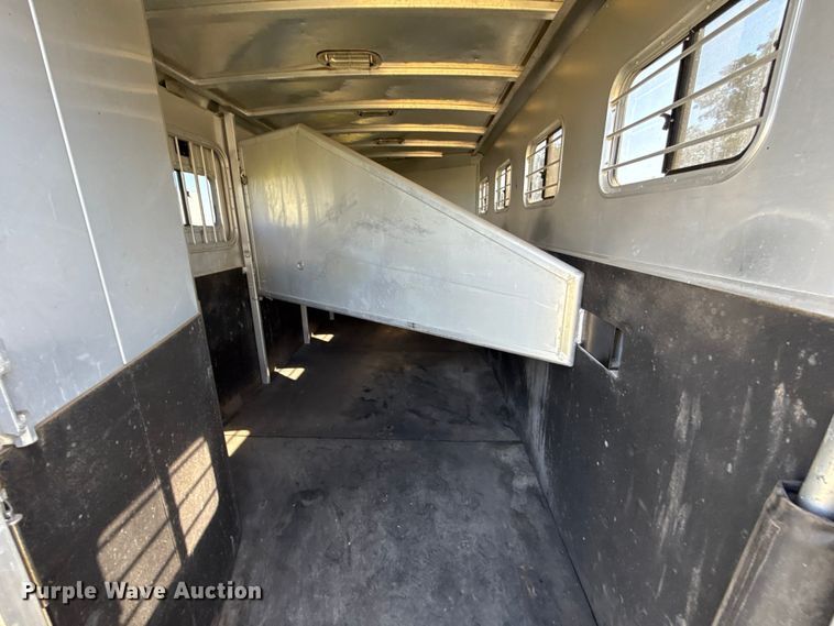 image for item ET6467 2002 Exxiss GNH-726 livestock trailer