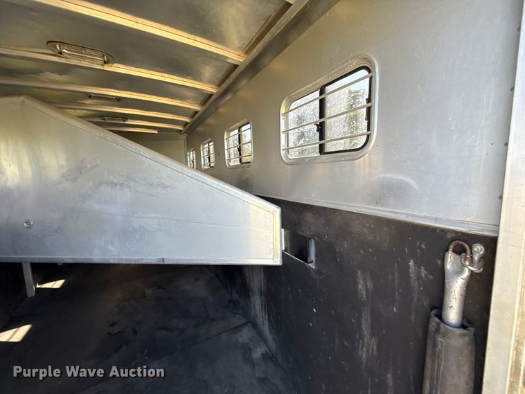 image for item ET6467 2002 Exxiss GNH-726 livestock trailer