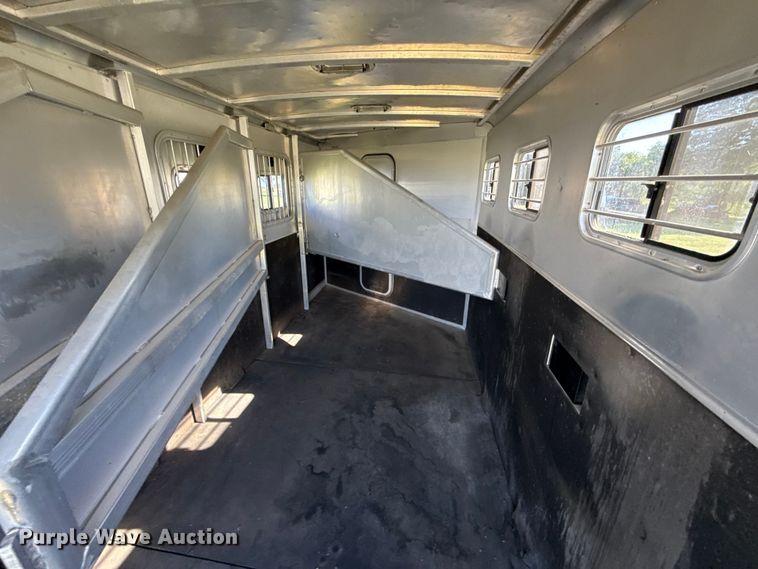 image for item ET6467 2002 Exxiss GNH-726 livestock trailer