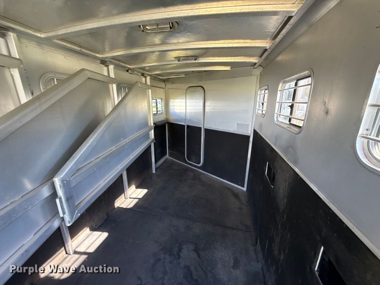 image for item ET6467 2002 Exxiss GNH-726 livestock trailer
