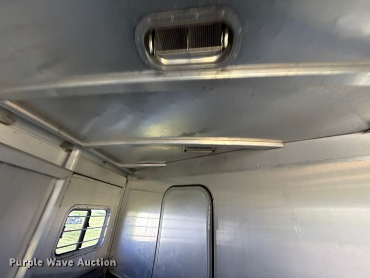 image for item ET6467 2002 Exxiss GNH-726 livestock trailer