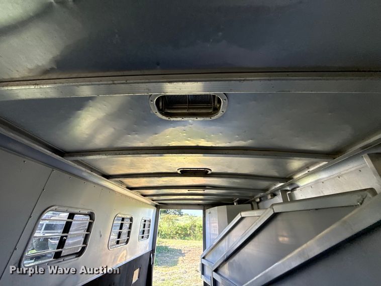 image for item ET6467 2002 Exxiss GNH-726 livestock trailer