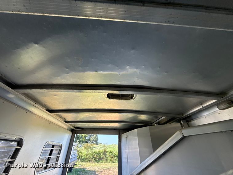image for item ET6467 2002 Exxiss GNH-726 livestock trailer