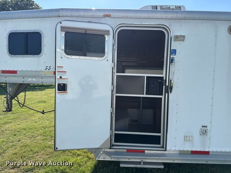 image for item ET6467 2002 Exxiss GNH-726 livestock trailer