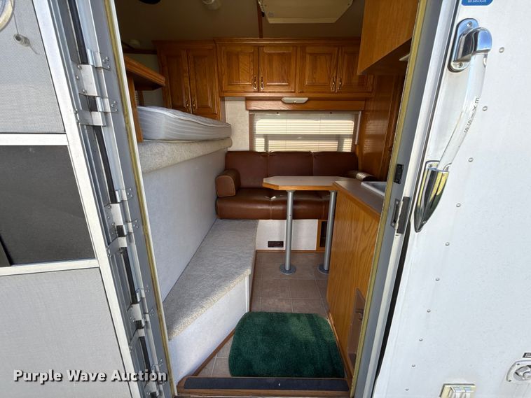 image for item ET6467 2002 Exxiss GNH-726 livestock trailer