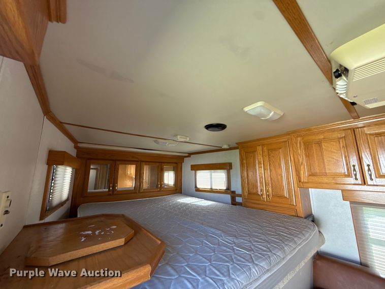 image for item ET6467 2002 Exxiss GNH-726 livestock trailer