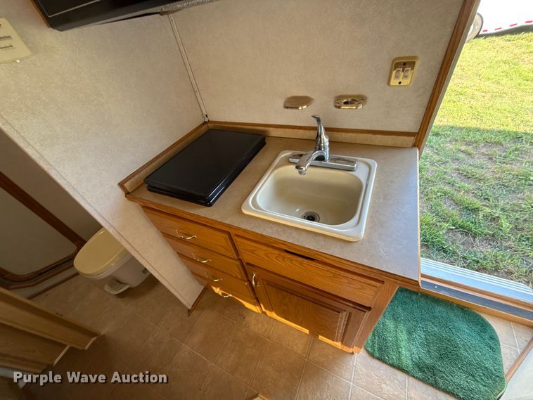 image for item ET6467 2002 Exxiss GNH-726 livestock trailer