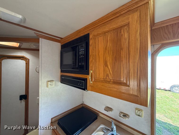 image for item ET6467 2002 Exxiss GNH-726 livestock trailer