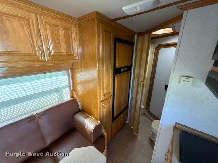 image for item ET6467 2002 Exxiss GNH-726 livestock trailer