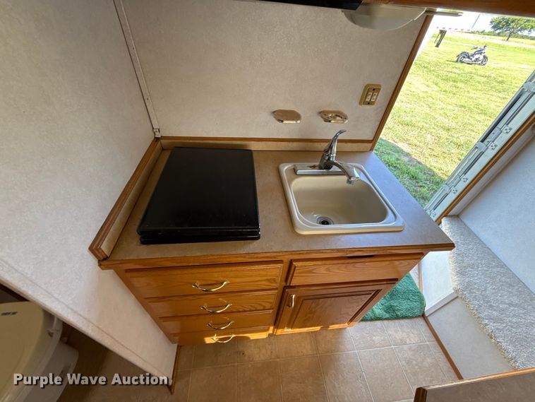 image for item ET6467 2002 Exxiss GNH-726 livestock trailer
