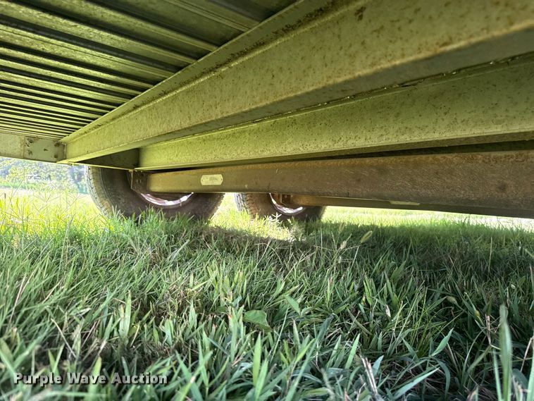 image for item ET6467 2002 Exxiss GNH-726 livestock trailer