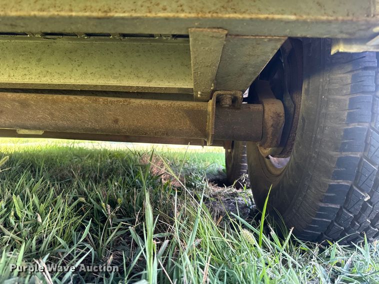 image for item ET6467 2002 Exxiss GNH-726 livestock trailer