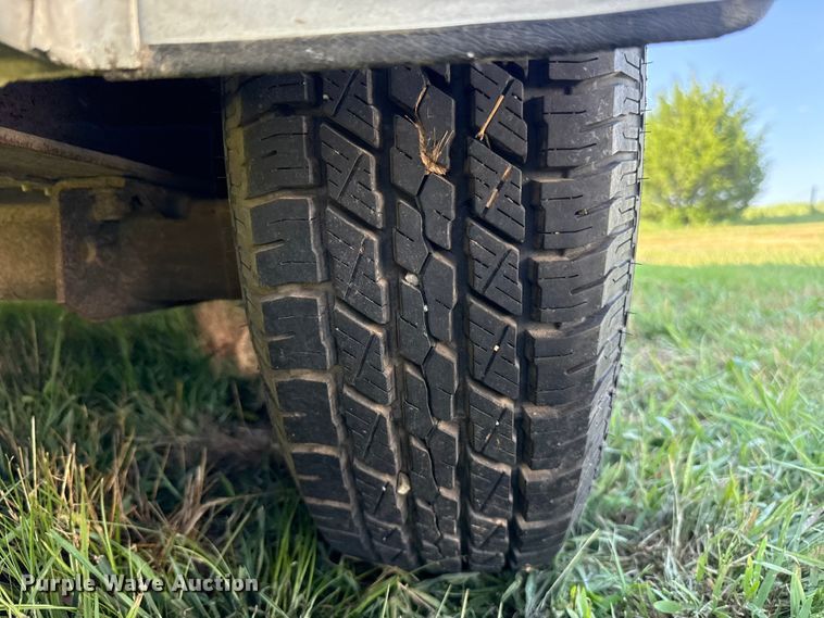 image for item ET6467 2002 Exxiss GNH-726 livestock trailer
