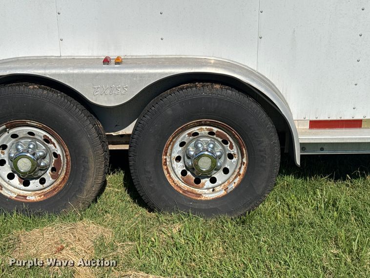 image for item ET6467 2002 Exxiss GNH-726 livestock trailer