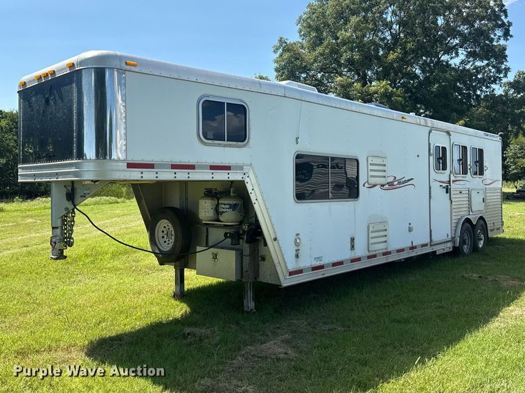2006 Featherlite Inc. 8587 horse trailer