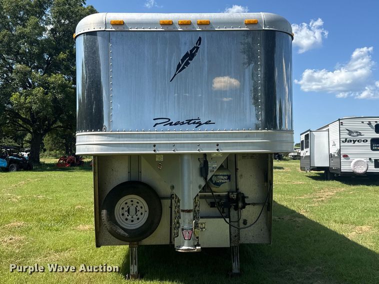 image for item ET6471 2006 Featherlite Inc. 8587 horse trailer