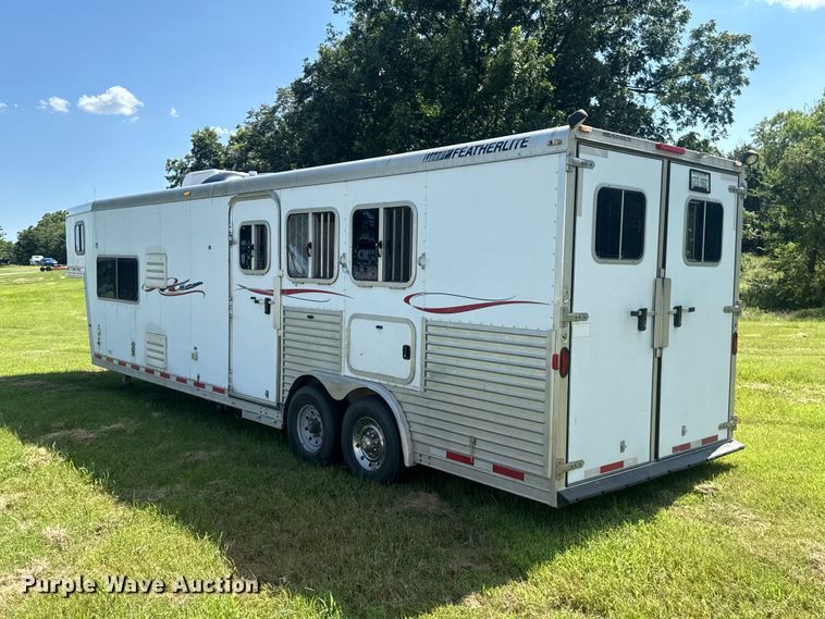 image for item ET6471 2006 Featherlite Inc. 8587 horse trailer