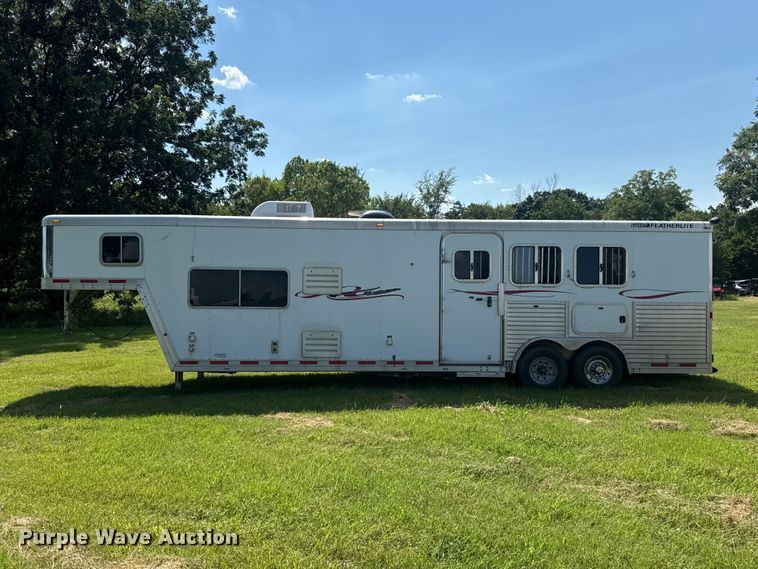 image for item ET6471 2006 Featherlite Inc. 8587 horse trailer