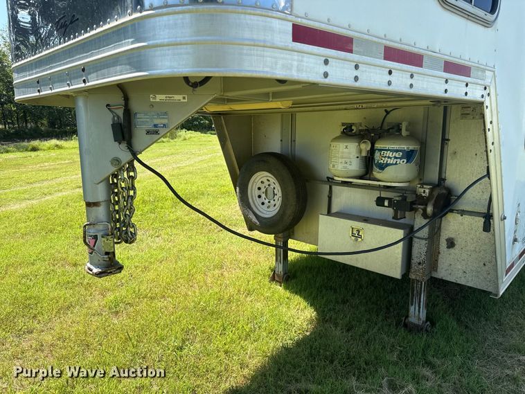 image for item ET6471 2006 Featherlite Inc. 8587 horse trailer