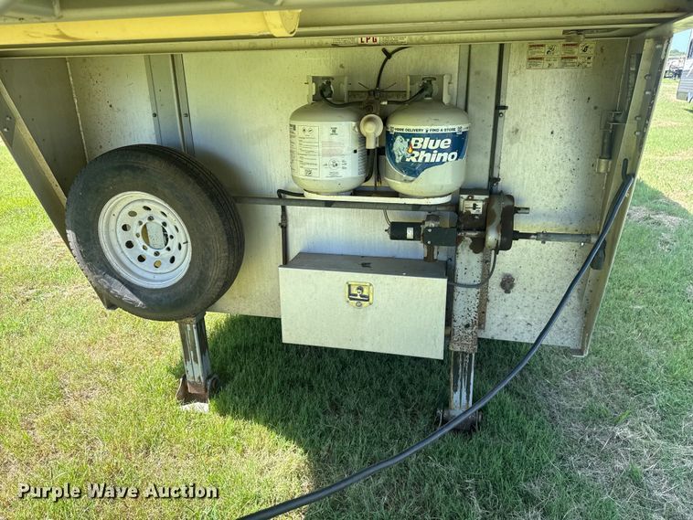 image for item ET6471 2006 Featherlite Inc. 8587 horse trailer