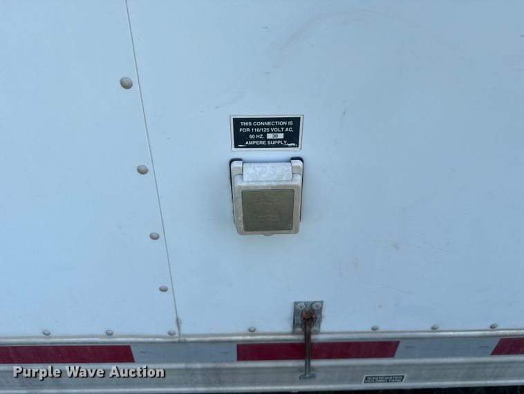 image for item ET6471 2006 Featherlite Inc. 8587 horse trailer