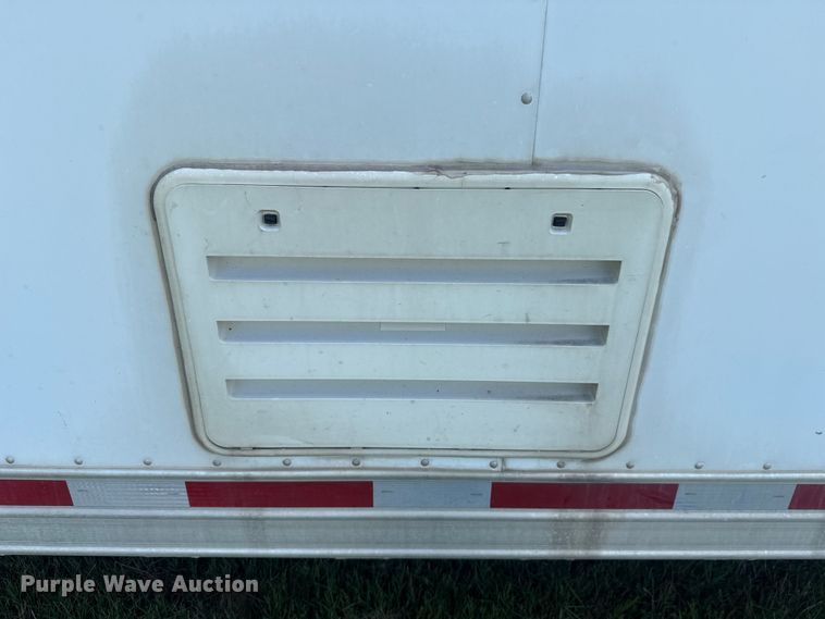 image for item ET6471 2006 Featherlite Inc. 8587 horse trailer