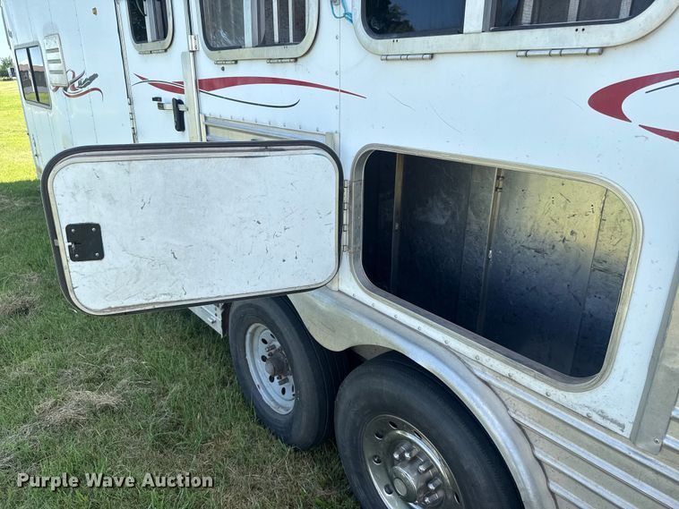 image for item ET6471 2006 Featherlite Inc. 8587 horse trailer