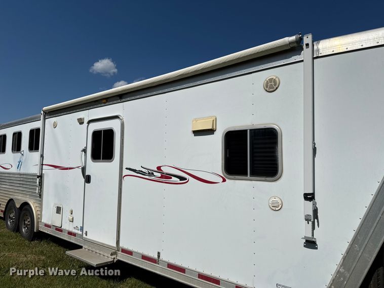 image for item ET6471 2006 Featherlite Inc. 8587 horse trailer