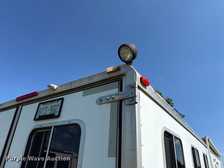 image for item ET6471 2006 Featherlite Inc. 8587 horse trailer