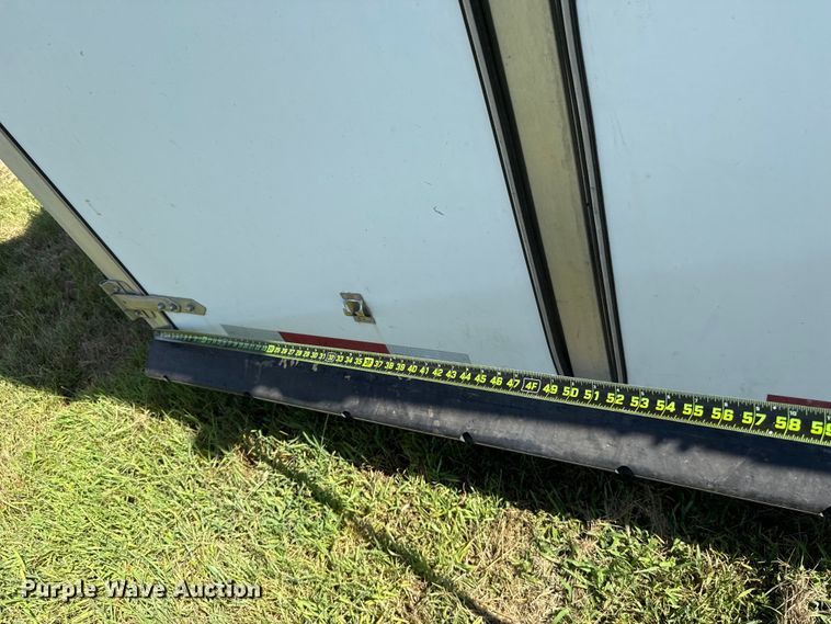 image for item ET6471 2006 Featherlite Inc. 8587 horse trailer