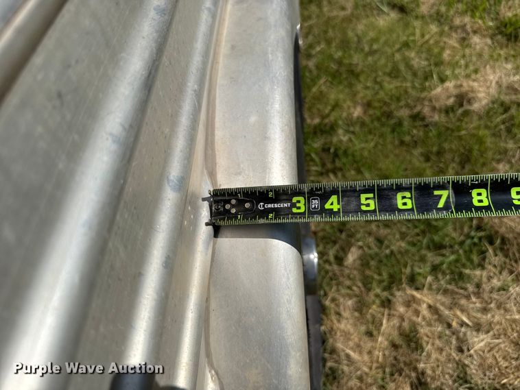 image for item ET6471 2006 Featherlite Inc. 8587 horse trailer
