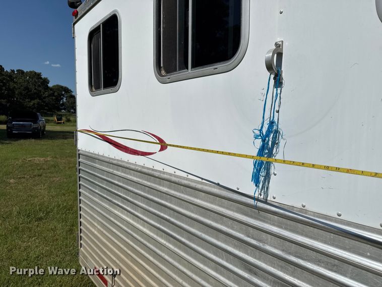 image for item ET6471 2006 Featherlite Inc. 8587 horse trailer