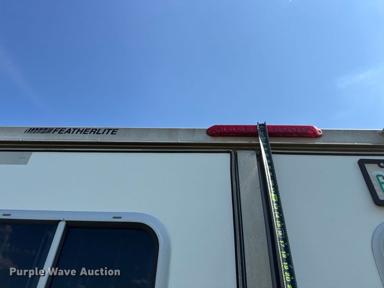image for item ET6471 2006 Featherlite Inc. 8587 horse trailer